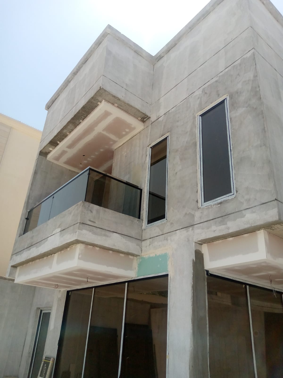 زجاج سكريت وكلادينج في الدمام